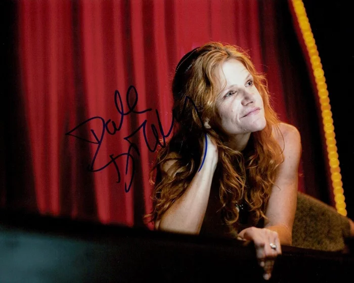 Dale Dickey autograph
