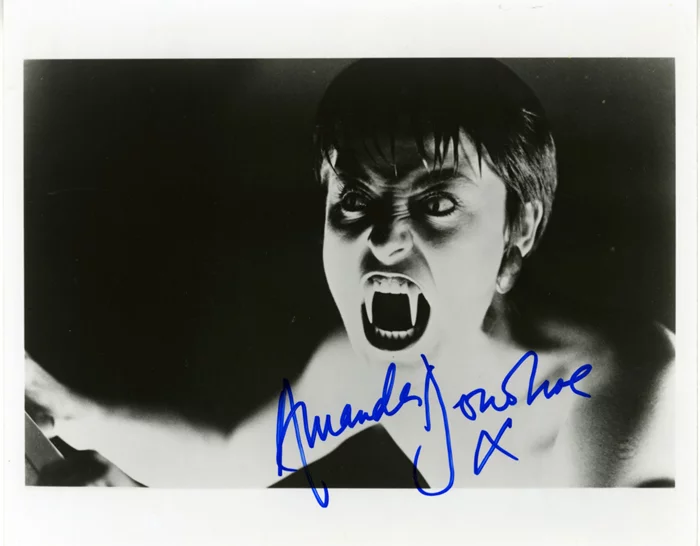 Amanda Donohoe autograph
