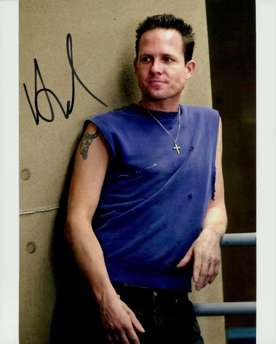 Dean Winters autograph