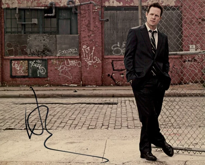 Dean Winters autograph