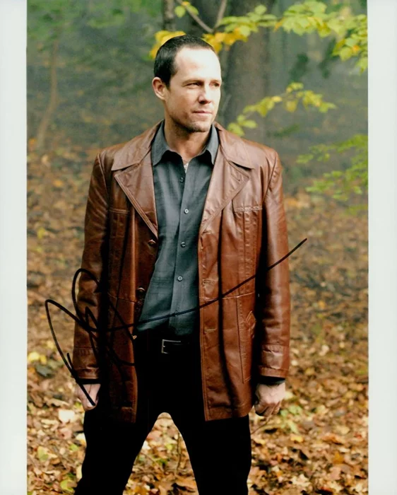 Dean Winters autograph
