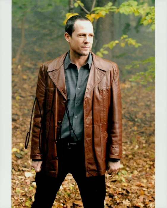 Dean Winters autograph
