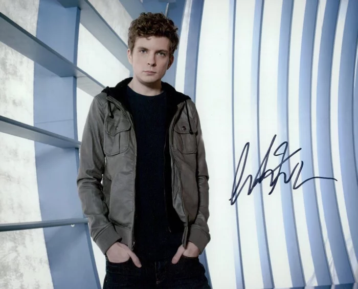 Erik Knudsen autograph