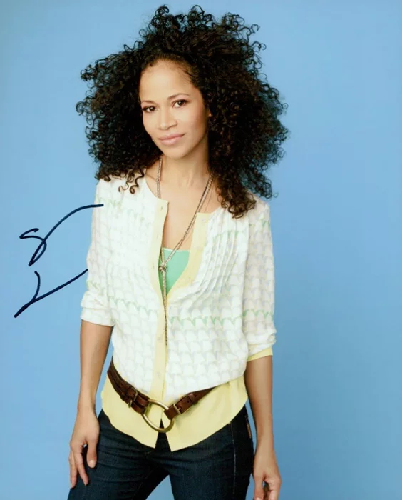 Sherri Saum autograph