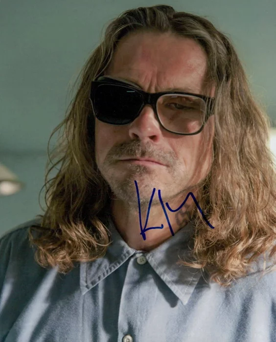  Kurt  Sutter autograph