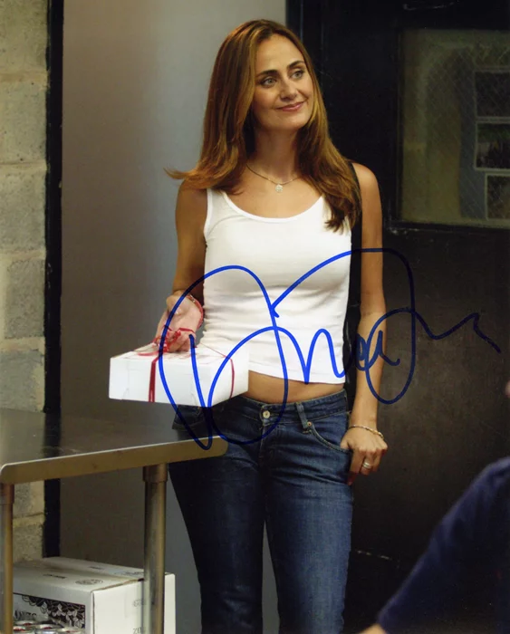 Diane Farr autograph