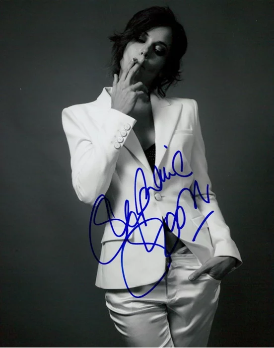 Stephanie Szostak autograph