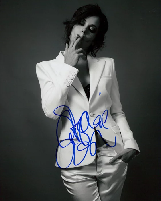 Stephanie Szostak autograph