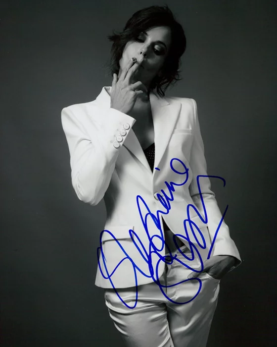 Stephanie Szostak autograph