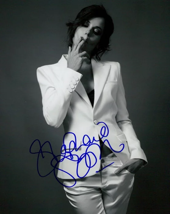 Stephanie Szostak autograph
