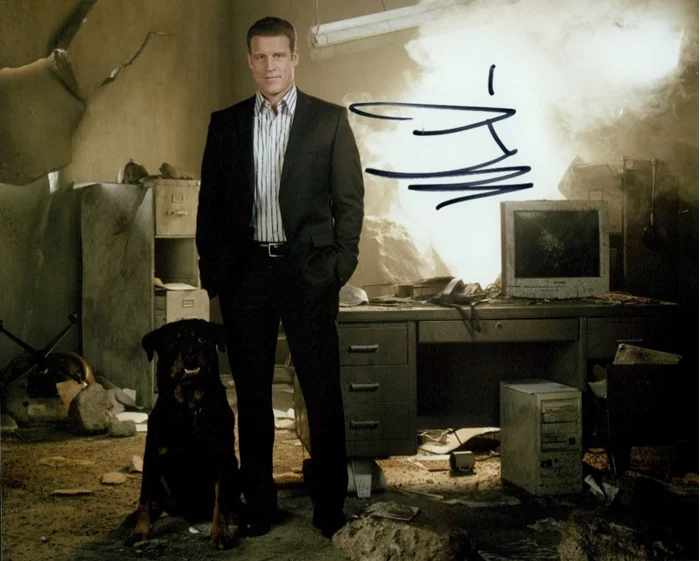 Mark Valley autograph