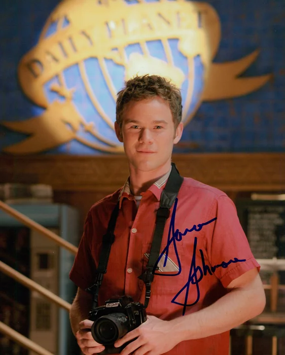 Aaron Ashmore autograph