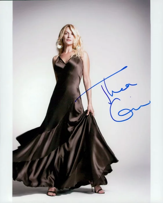 Thea Gill autograph