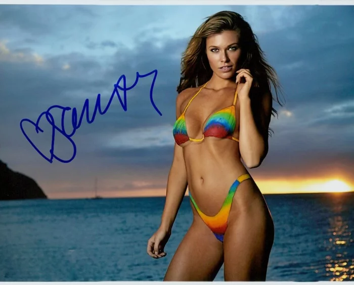 Samantha Hoopes autograph
