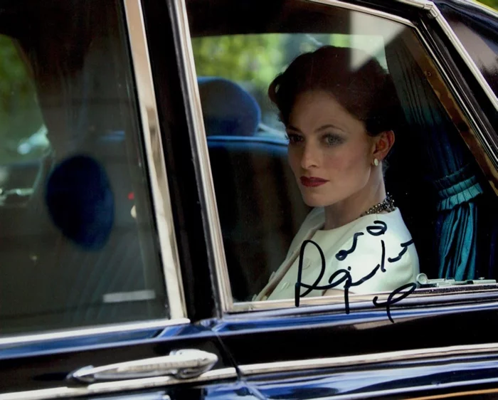 Lara Pulver autograph