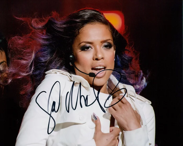 Gugu Mbatha-Raw autograph