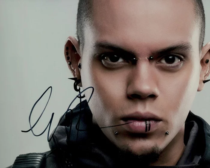 Evan Ross autograph