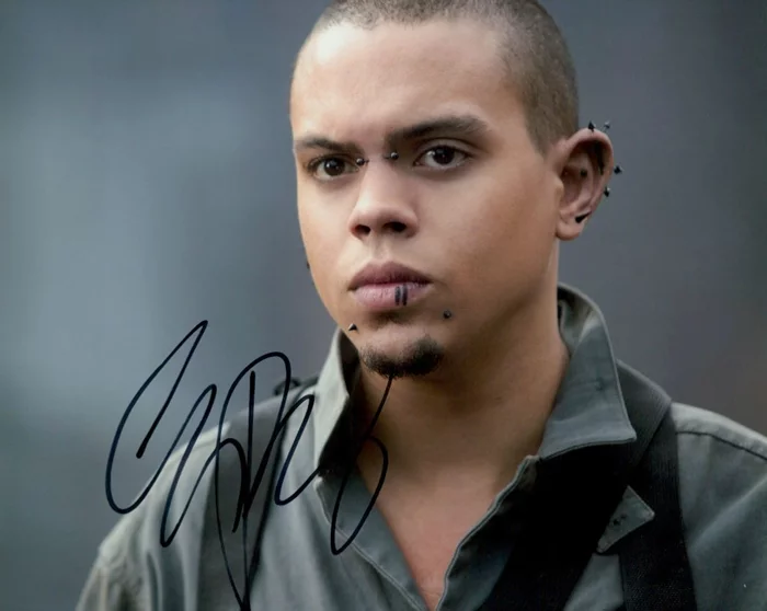 Evan Ross autograph