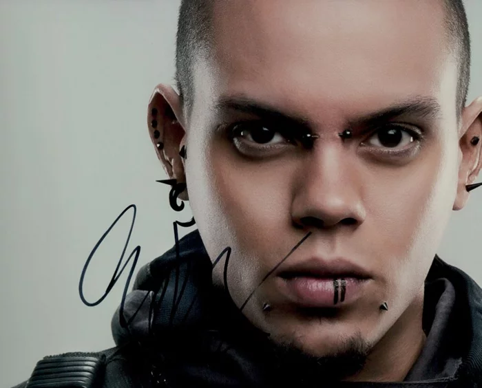 Evan Ross autograph