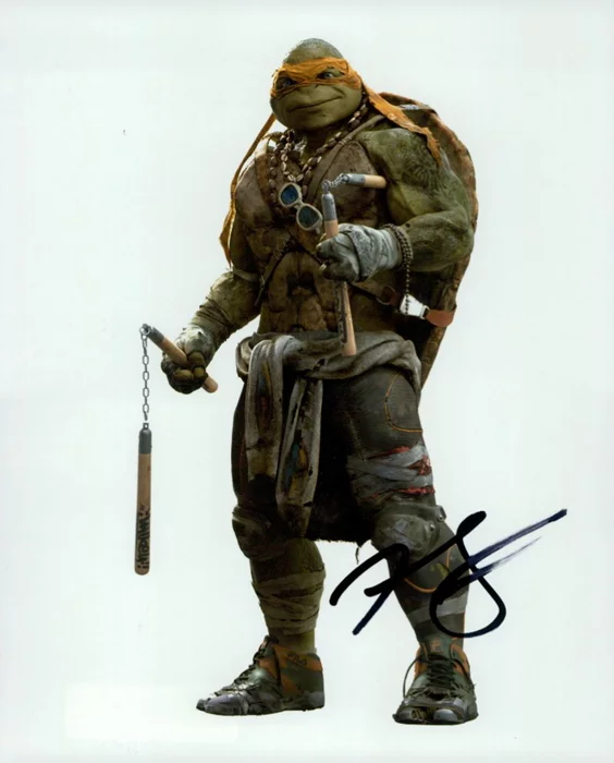 Noel Fisher autograph