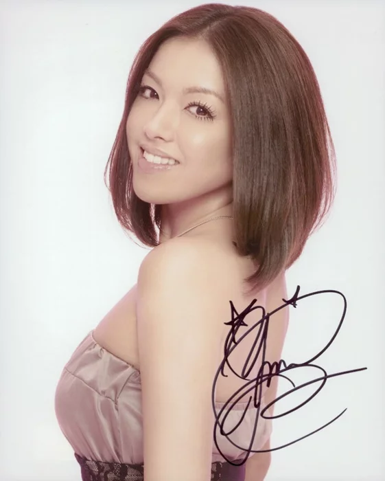 Yuna Ito autograph