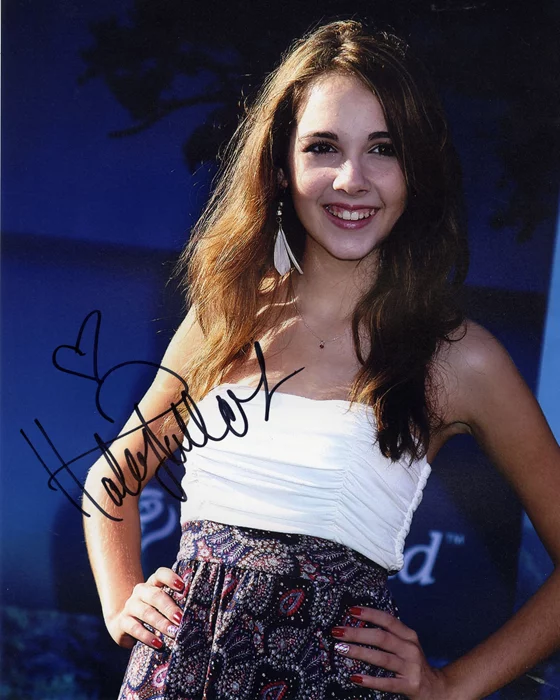 Haley Pullos autograph