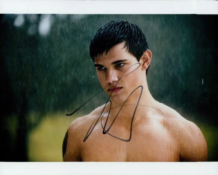Taylor Lautner autograph