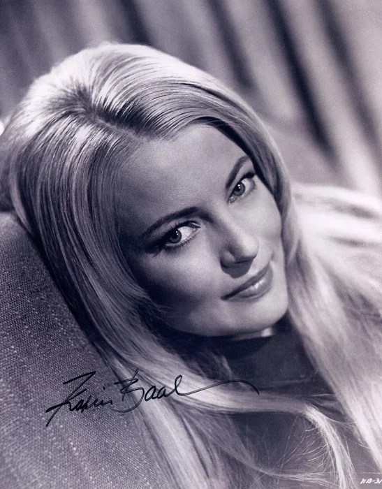 Karin Baal autograph