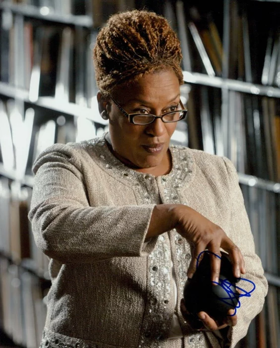 CCH Pounder autograph