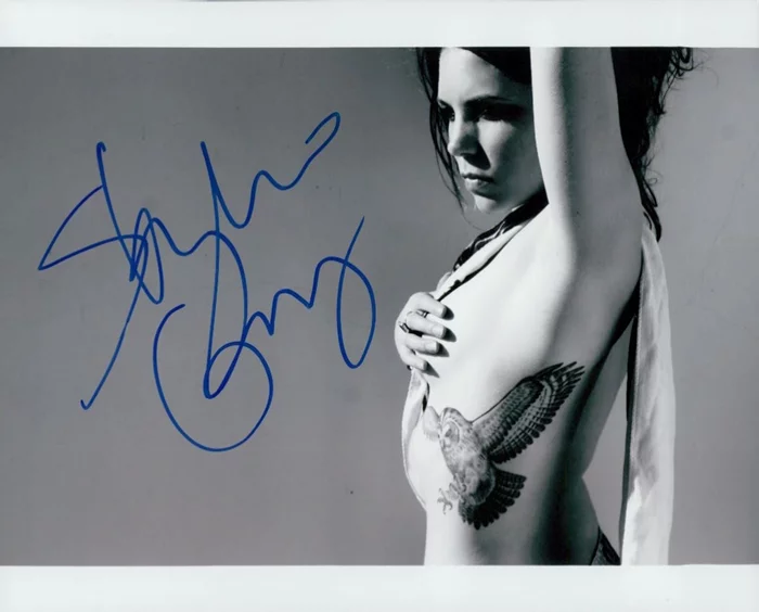 Skylar Grey autograph