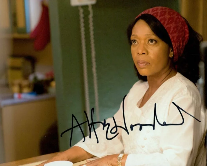 Alfre Woodard autograph