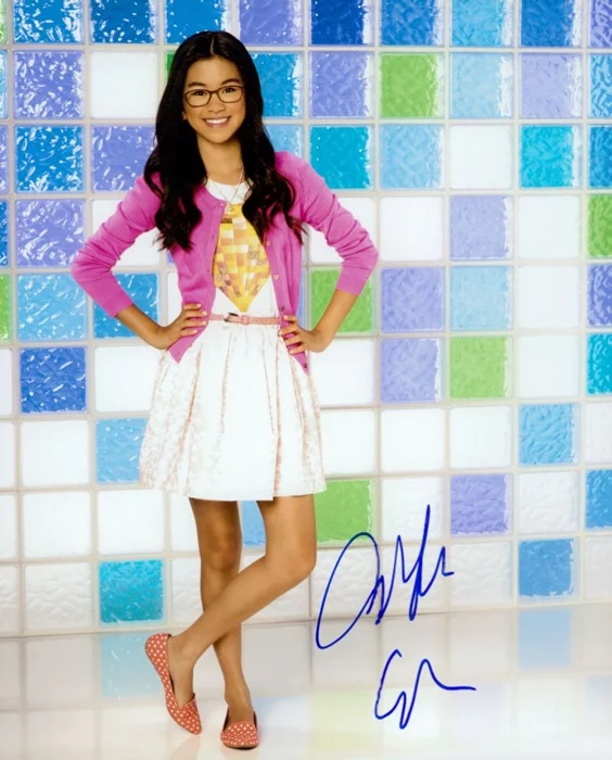 Tiffany Espensen autograph