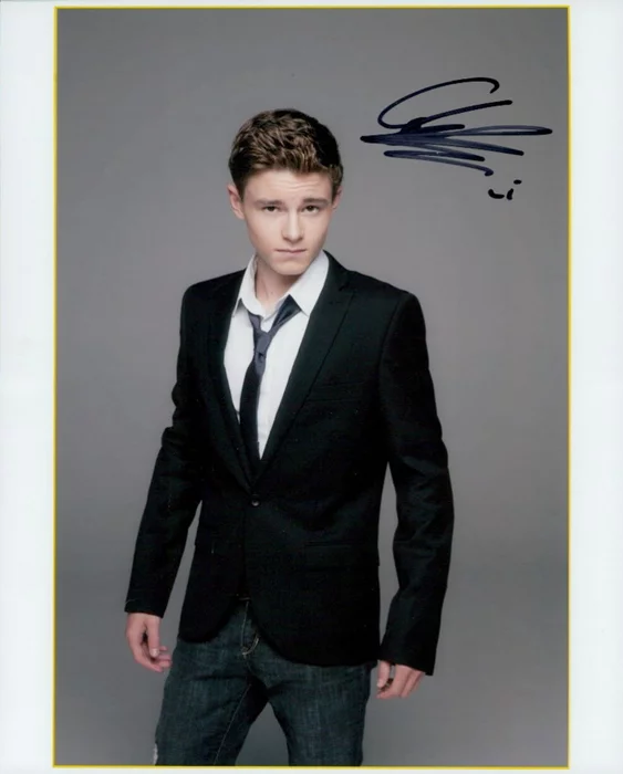 Callan McAuliffe autograph