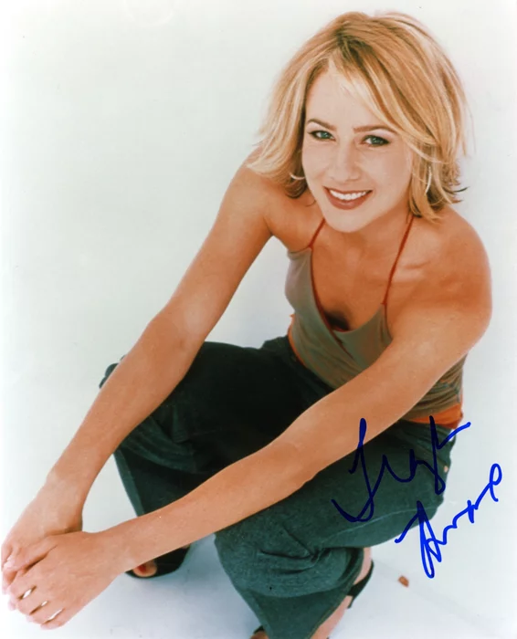 Traylor Howard autograph