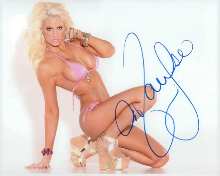 Maryse autograph
