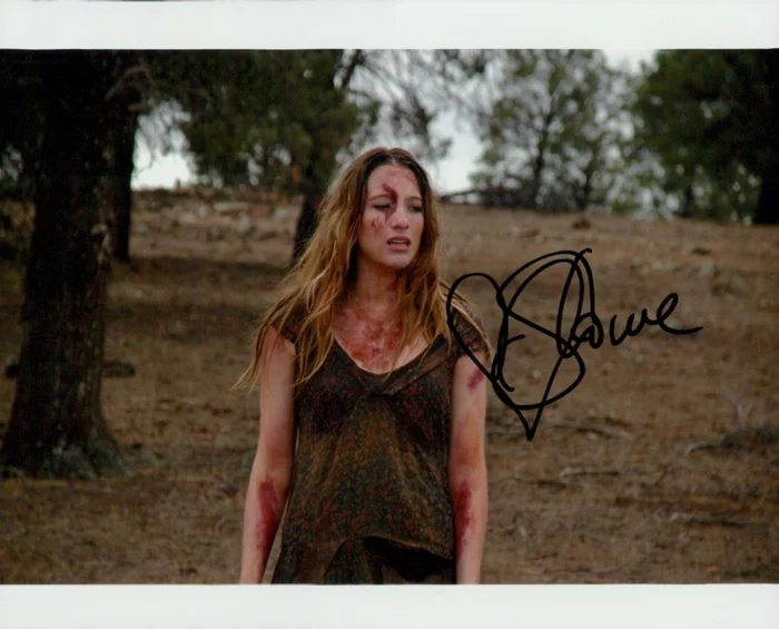 Sophie Lowe autograph