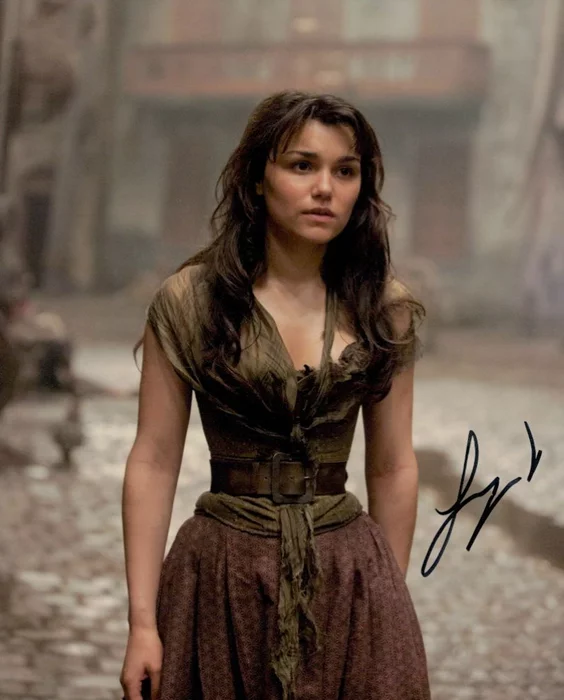 Samantha Barks autograph