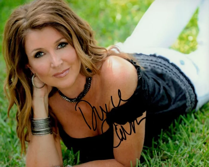 Dixie Carter autograph