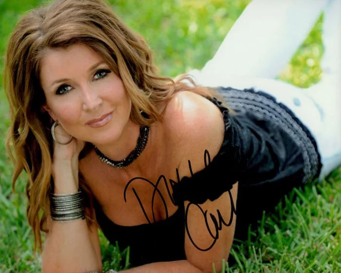 Dixie Carter autograph