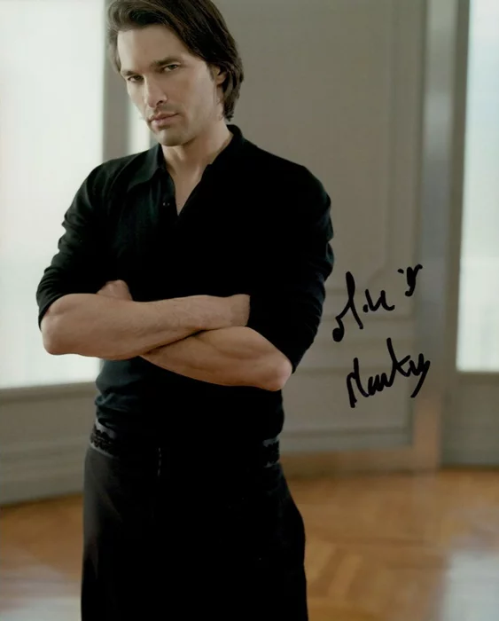 Olivier Martinez autograph