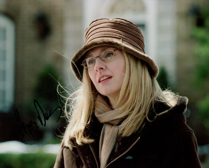 Hope Davis autograph