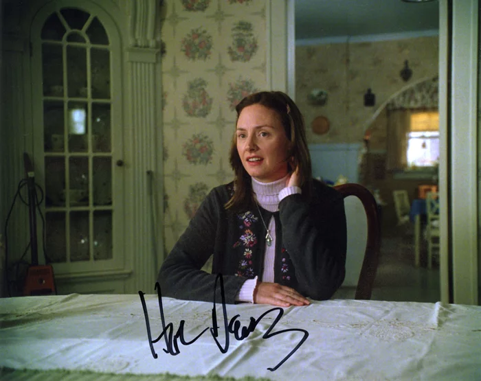 Hope Davis autograph