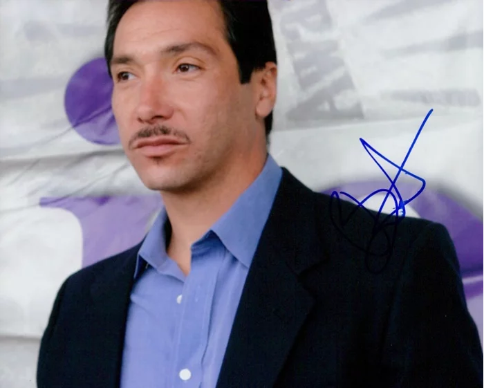 Benito Martinez autograph