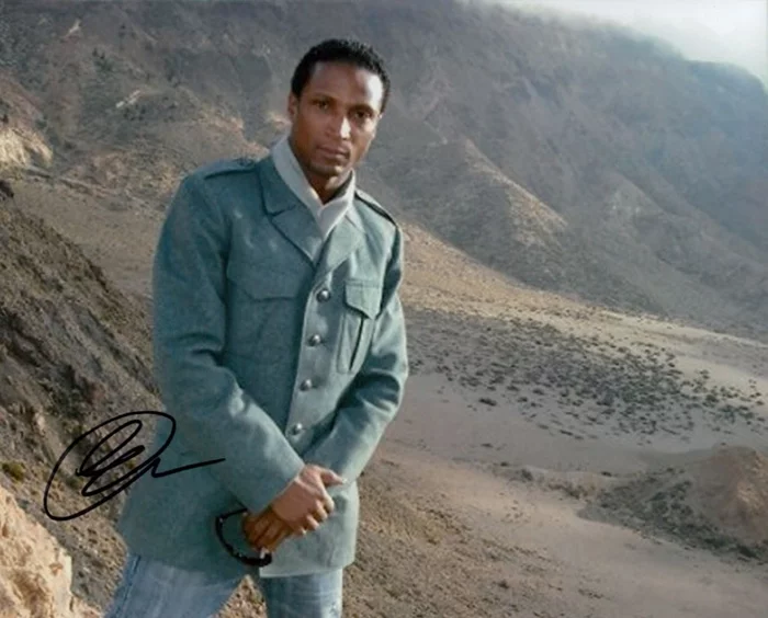 Elvis Nolasco autograph