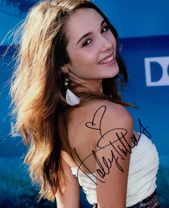 Haley Pullos autograph