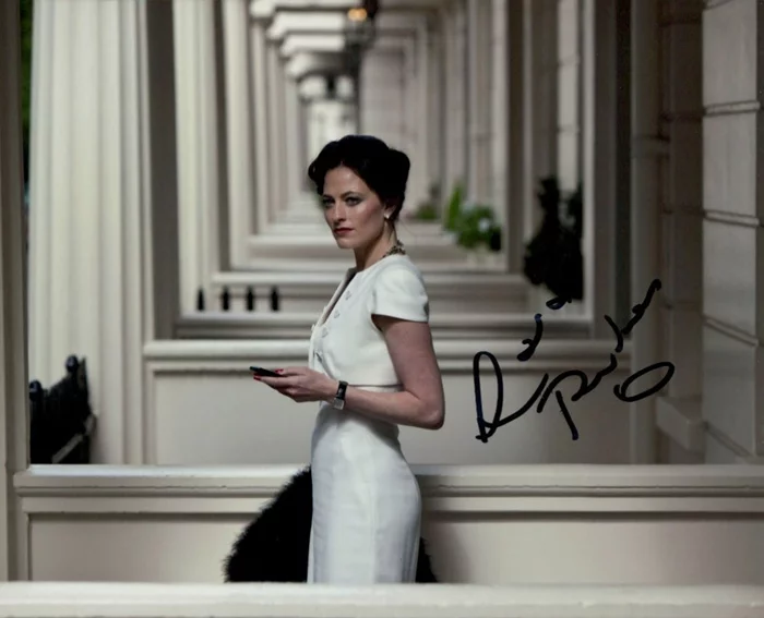 Lara Pulver autograph