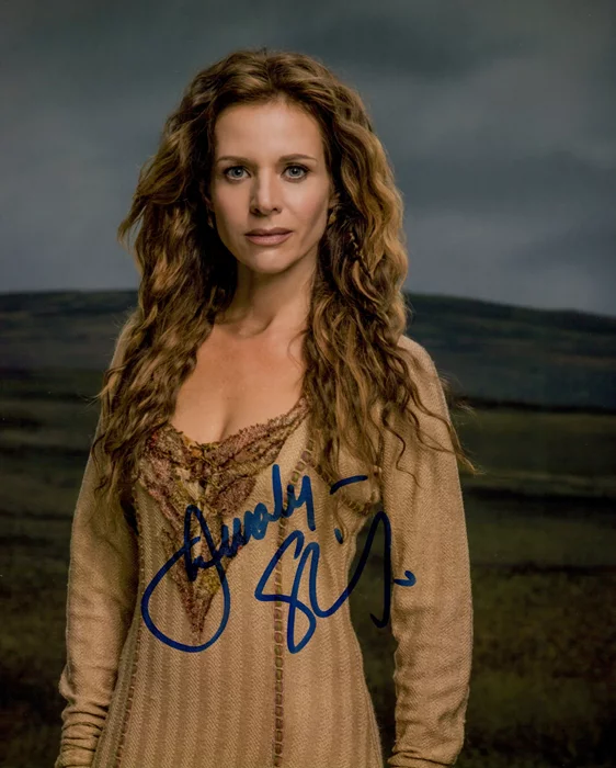 Jessalyn Gilsig autograph