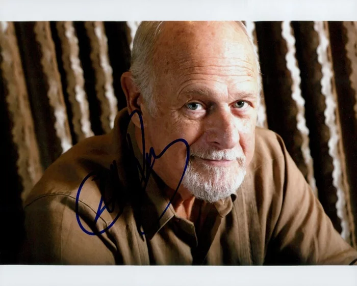 Gerald McRaney autograph