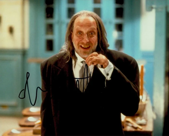 Chris Elliott autograph