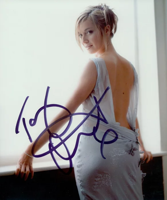 Tamzin Outhwaite autograph